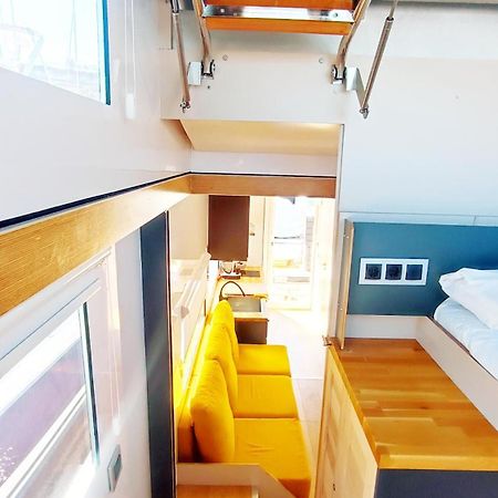 Отель Casa Flotante En El Puerto De Vigo - Different Charter Экстерьер фото