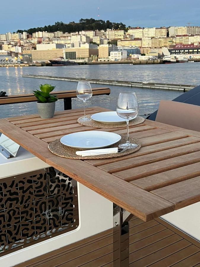 Отель Casa Flotante En El Puerto De Vigo - Different Charter Экстерьер фото