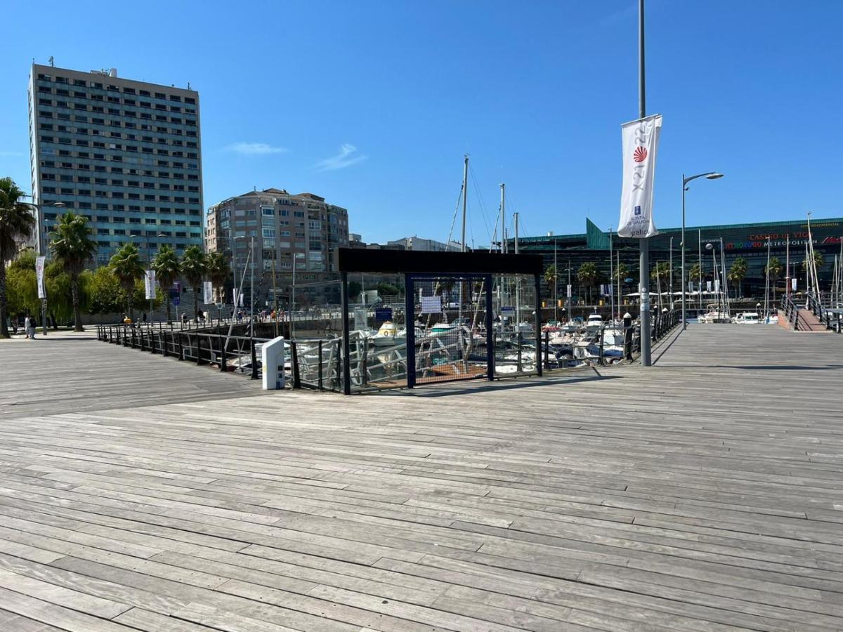 Отель Casa Flotante En El Puerto De Vigo - Different Charter Экстерьер фото