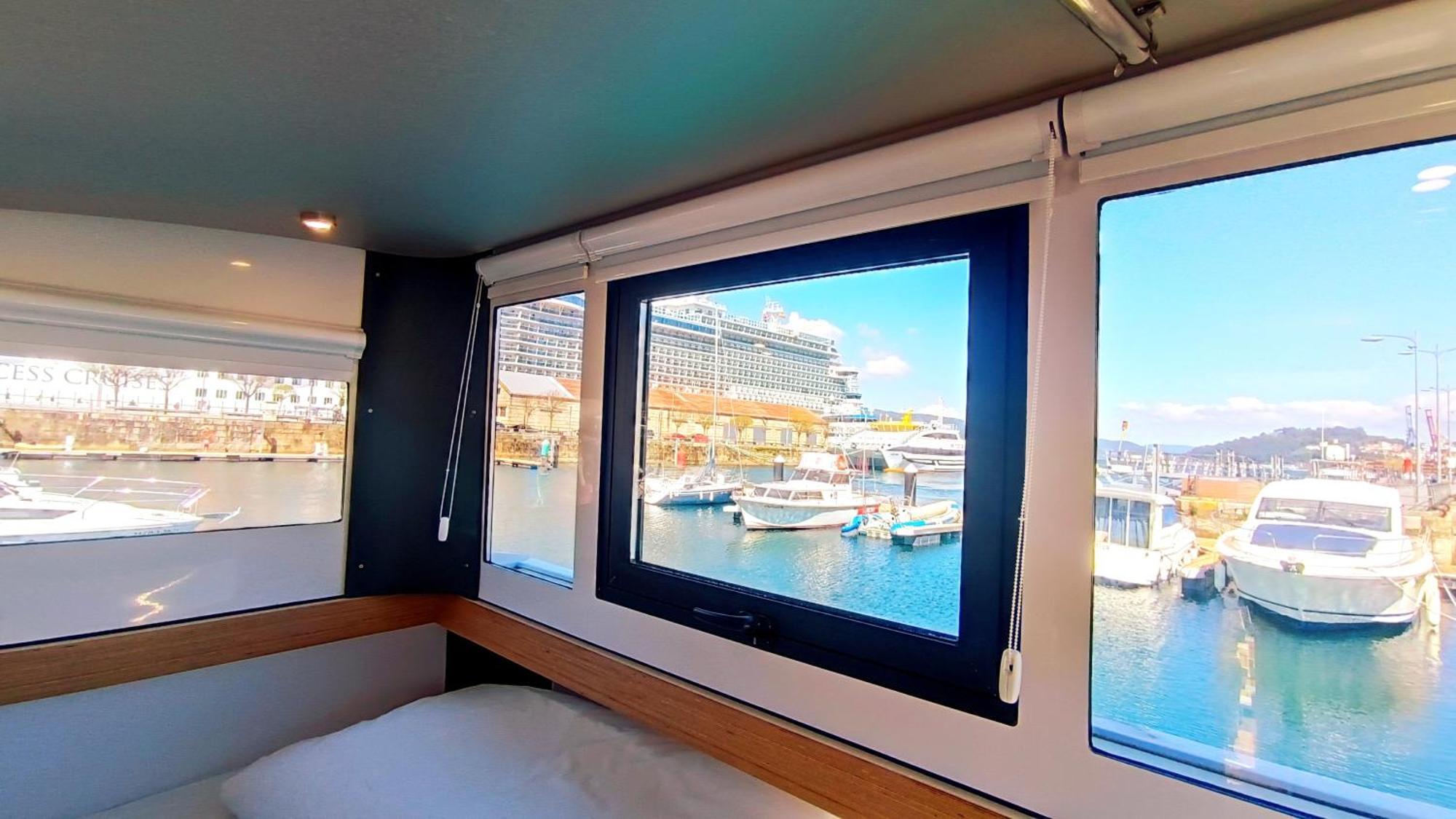 Отель Casa Flotante En El Puerto De Vigo - Different Charter Экстерьер фото