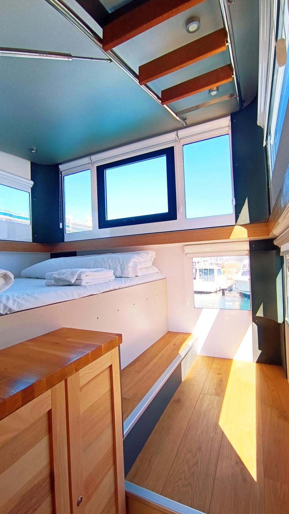 Отель Casa Flotante En El Puerto De Vigo - Different Charter Экстерьер фото